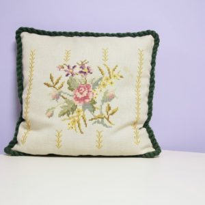 geborduurd kussen bloemen & groene rand